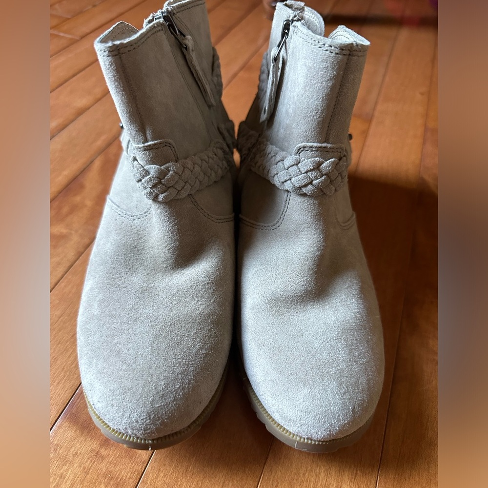 Teva Women’s De La Vina Ankle Bootie Suede Beige Size 7